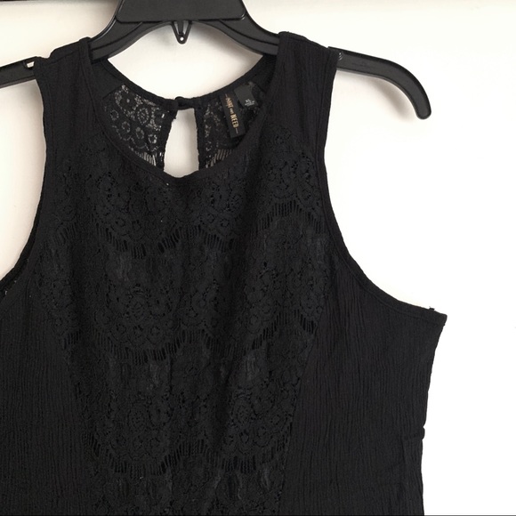 Want and Need flowy black lace keyhole back sleeveless short romper - Picture 6 of 9